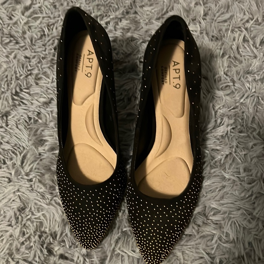 Apt. 9 defined comfort black suede gold studded gold 3” heel like new